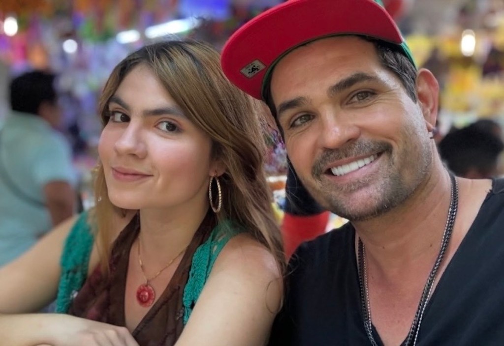 Ferdinando Valencia felicita con emotivo mensaje a su hija por su debut en las telenovelas